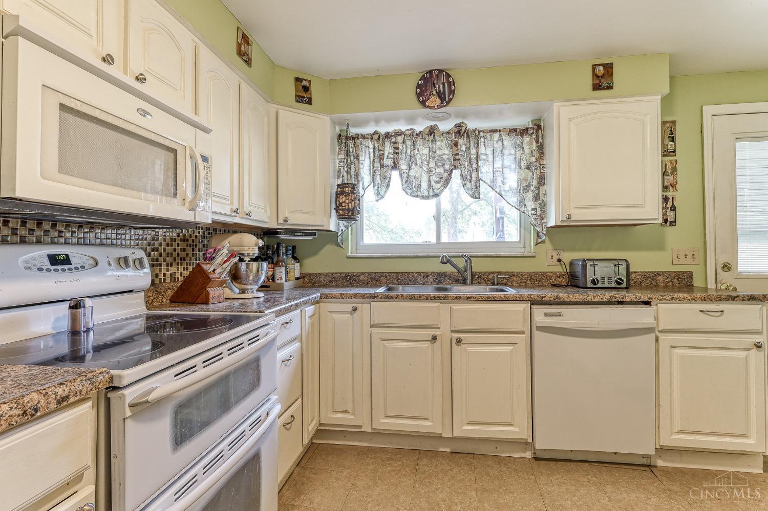 3437 Rocker Drive Cincinnati, OH 45239 - Photo 11 of 31