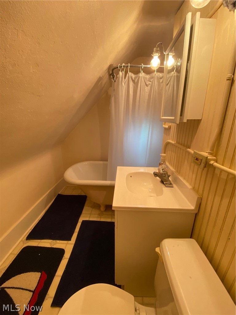 193 Merriman Road Akron, OH 44303 - Photo 28 of 30 3rd floor full bath