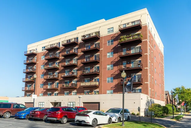 $250,000 | 1650 Riverwoods Drive, Unit 205, Melrose Park, IL 60160