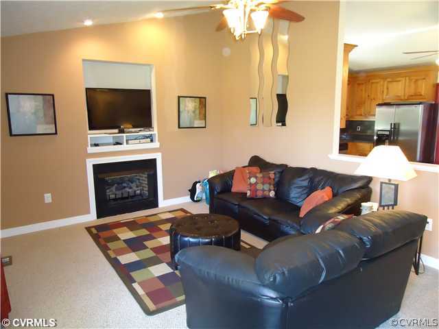 5817 West River Road Aylett, VA 23009 - Photo 3 of 15 Den/Family/Great Room