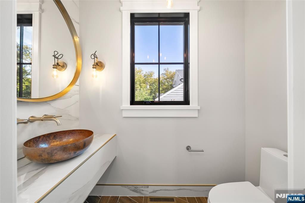 671 Delaware Avenue Ridgewood, NJ 07450 - Photo 7 of 25 Gallery Image 7