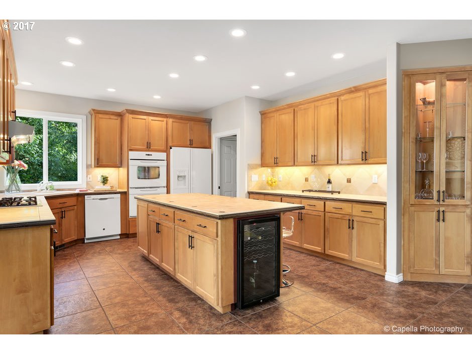 6250 Southwest Garden Home Road Portland, OR 97219 - Photo 9 of 32 Gallery Image 9