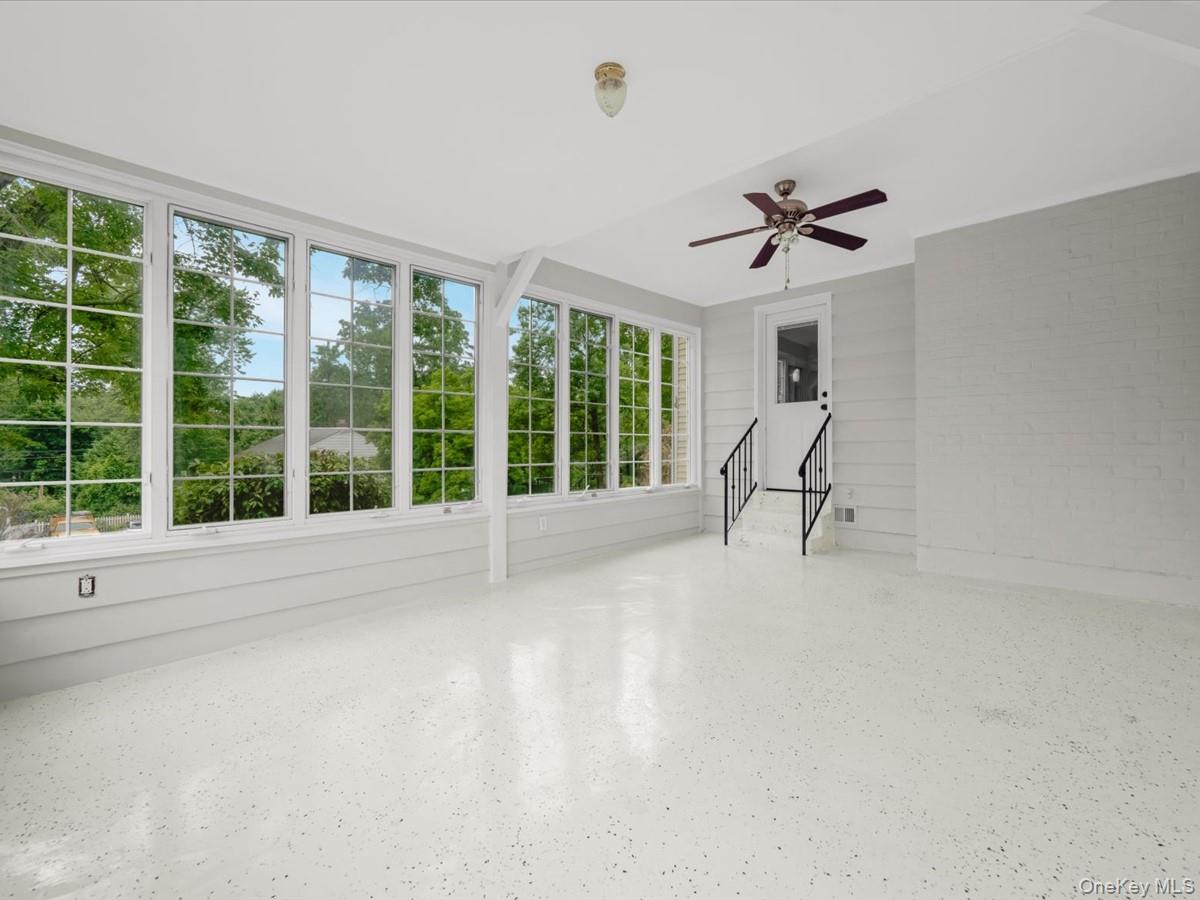 17 Pinewood Road Manhasset, NY 11030 - Photo 16 of 45