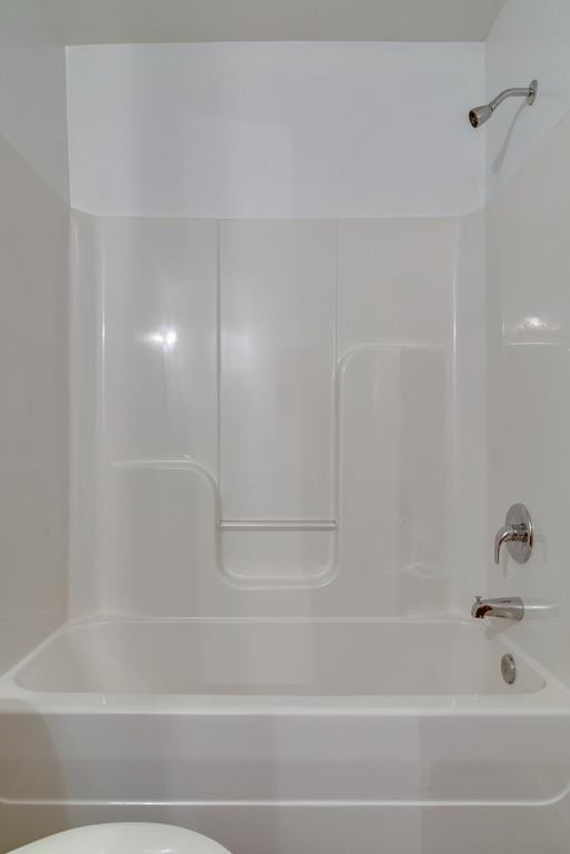1350 Rosa L Parks Boulevard, Unit 239 Nashville, TN 37208 - Photo 16 of 23 a bathroom with a shower and a bathtub