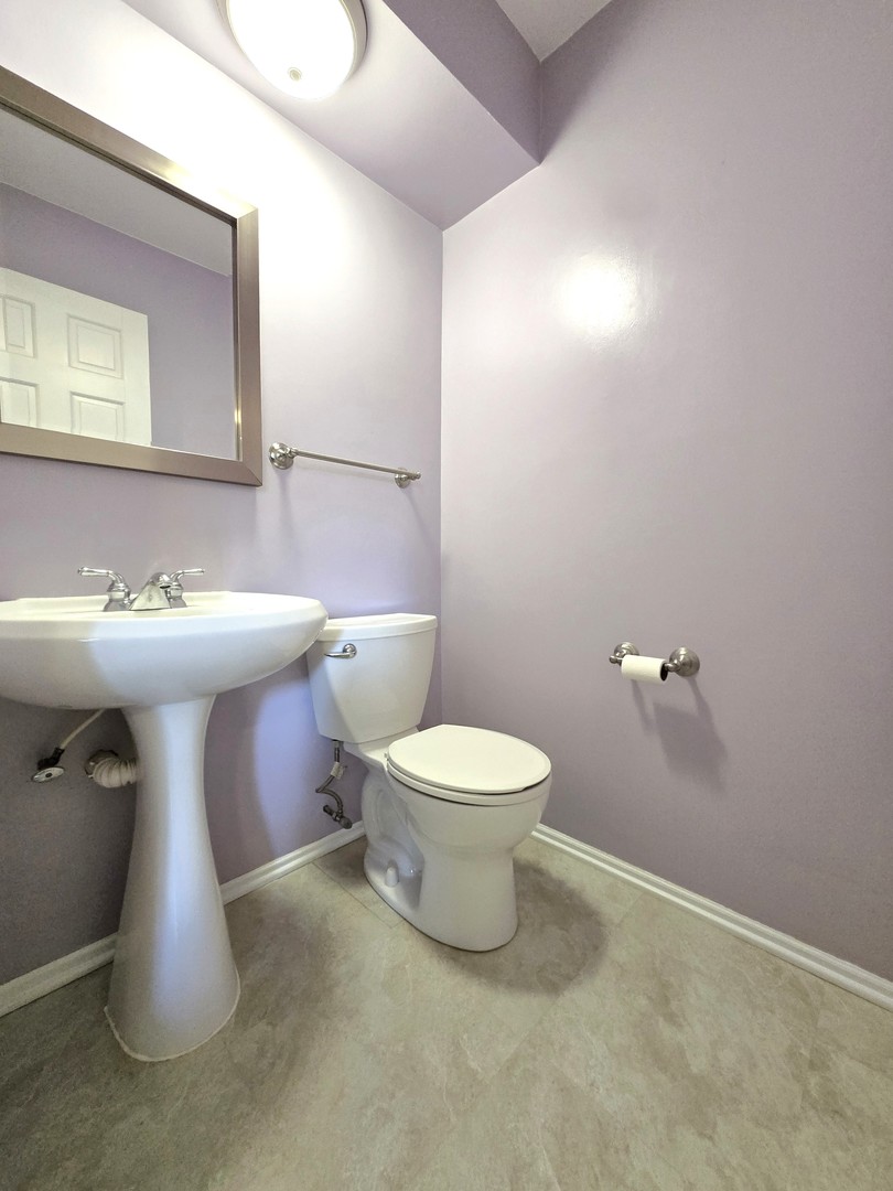 4946 Somerton Drive Hoffman Estates, IL 60010 - Photo 16 of 32 a bathroom with a toilet sink and mirror