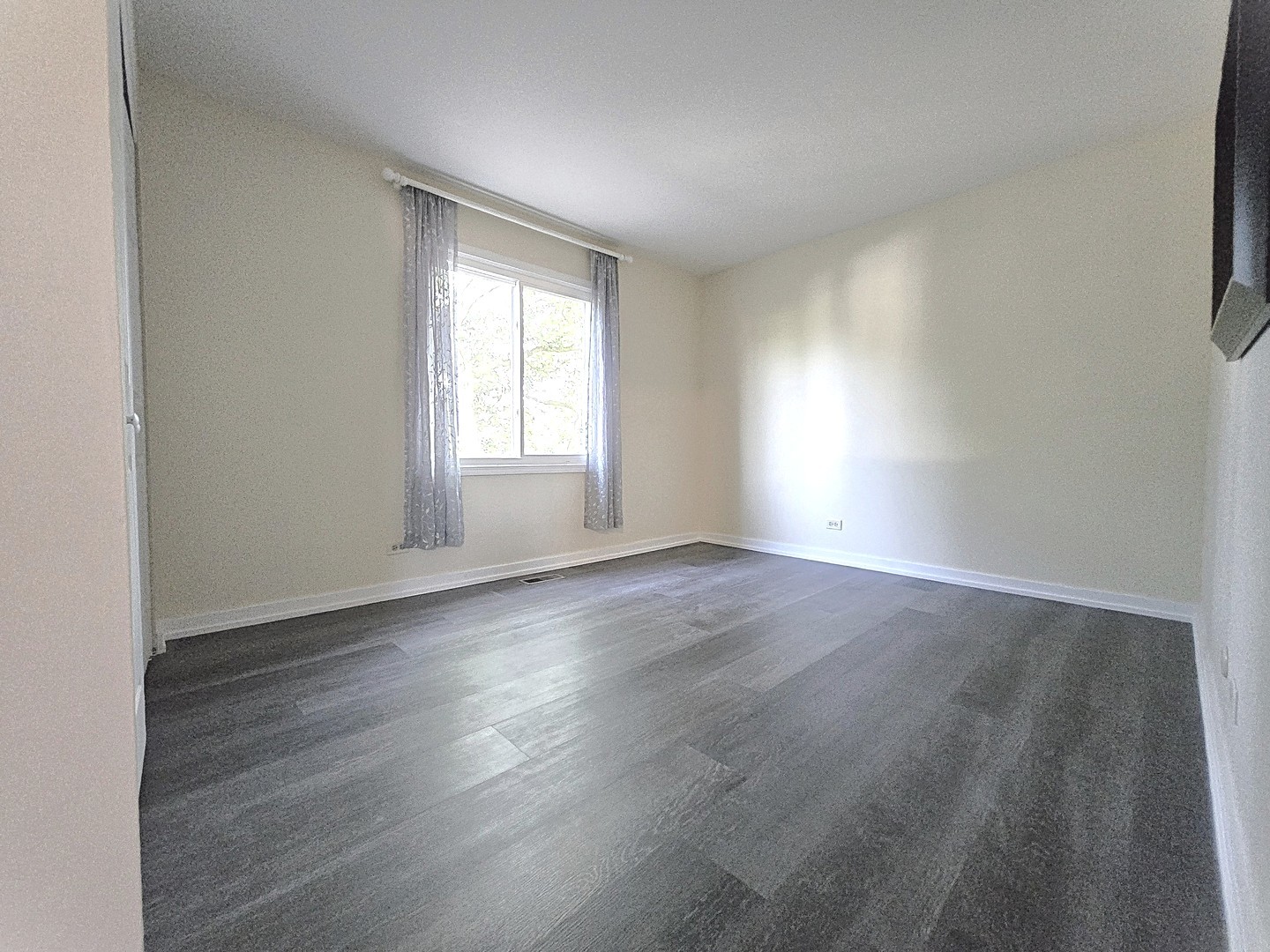 4946 Somerton Drive Hoffman Estates, IL 60010 - Photo 27 of 32 an empty room with wooden floor and windows