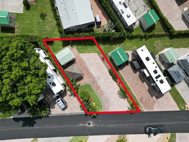 an aerial view of a tennis ground