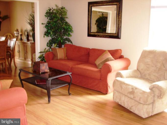 89 Jones Station Road Arnold, MD 21012 - Photo 3 of 22 Living Room