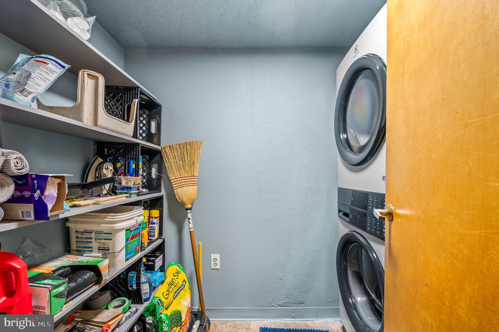 800 Avondale Road, Unit 2P Wallingford, PA 19086 - Photo 11 of 19 Laundry room and pantry.