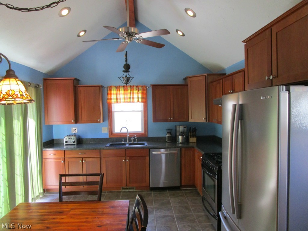 1536 Biltmore Road Cleveland, OH 44124 - Photo 3 of 15 Gallery Image 3