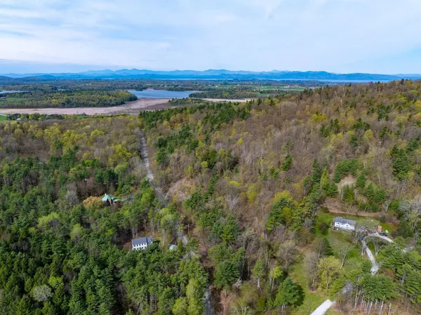 $874,000 | 476 Lincoln Road, Williston, VT 05495