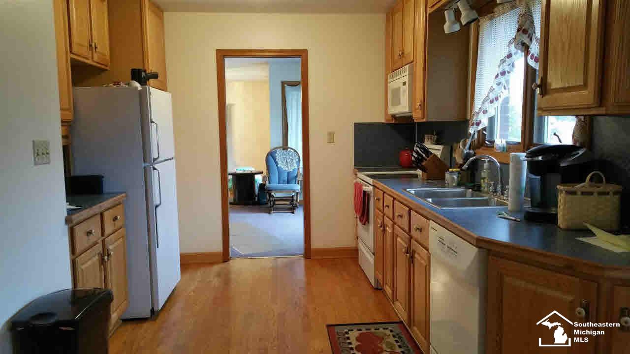 3950 East Dunbar Road Monroe, MI 48161 - Photo 9 of 18 20451636-8.JPG
