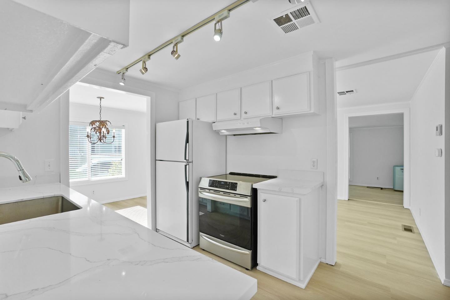 7 Sea Shell Circle, Unit 7 Half Moon Bay, CA 94019 - Photo 5 of 36 a kitchen with a stove and a refrigerator