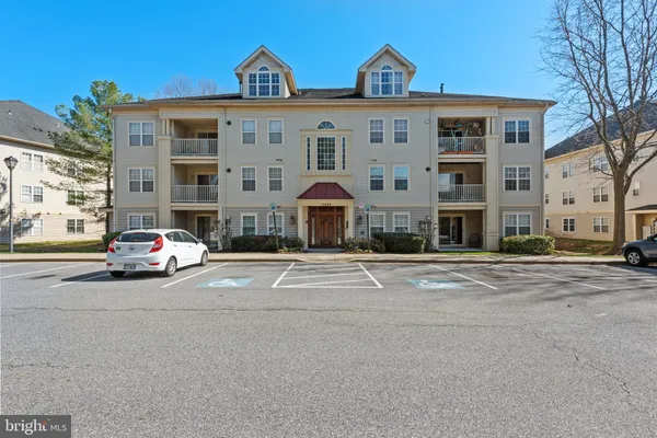 $2,400 | 11804 Eton Manor Drive, Unit 201, Germantown, MD 20876