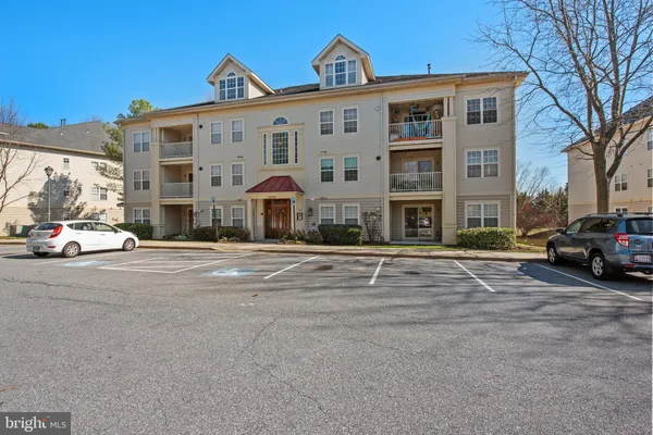 $2,400 | 11804 Eton Manor Drive, Unit 201, Germantown, MD 20876