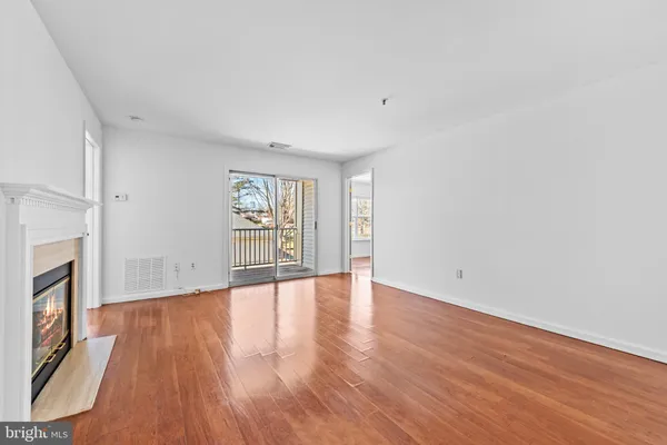 $2,400 | 11804 Eton Manor Drive, Unit 201, Germantown, MD 20876