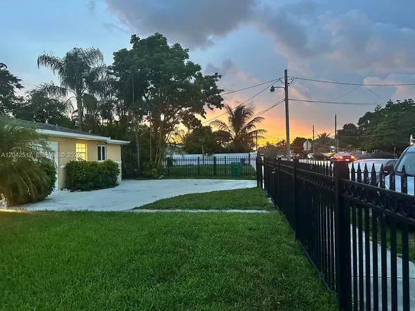 $3,450 | Pinewood, Miami, FL 33167