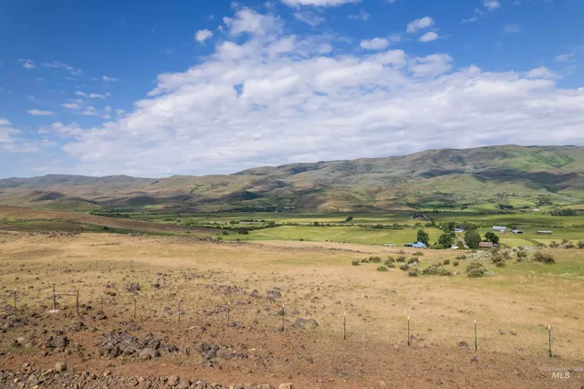 $300,000 | 20750 Sweet Ola Highway, Ola, ID 83657