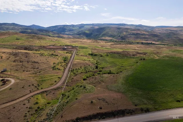 $300,000 | 20750 Sweet Ola Highway, Ola, ID 83657