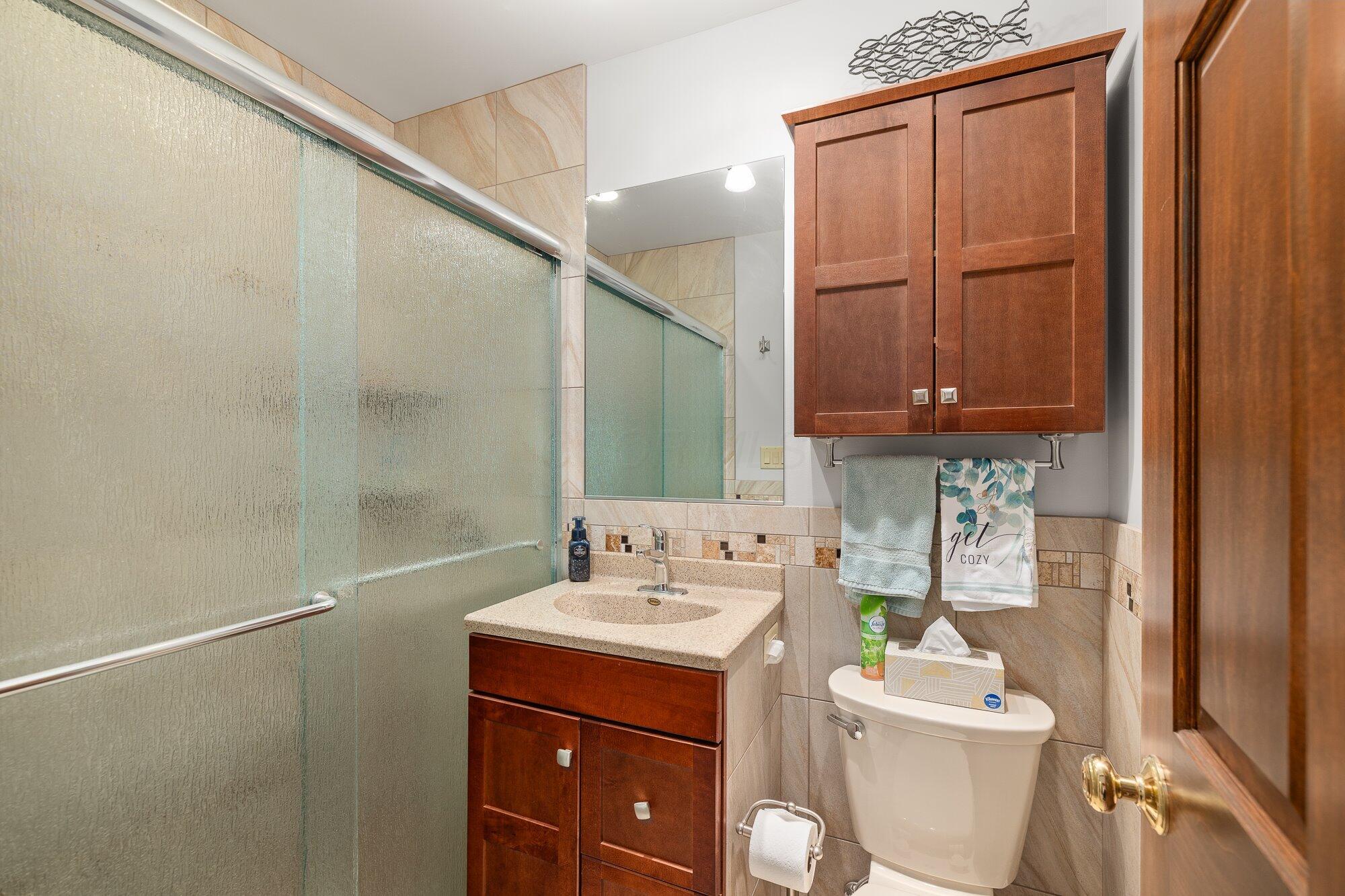 1833 East Hanley Road Mansfield, OH 44903 - Photo 44 of 94 34-int-bathroom-1