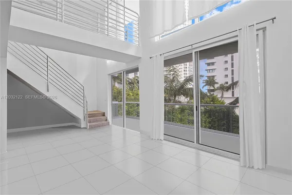 $2,800 | 6362 Collins Avenue, Unit 317, Miami Beach, FL 33141