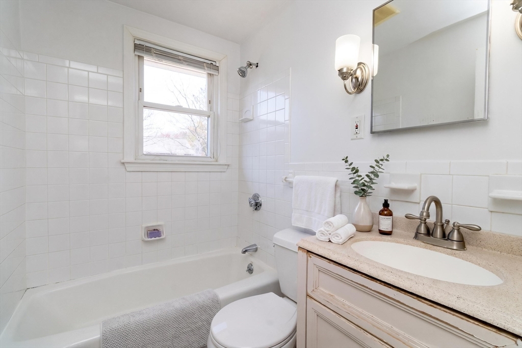 17 Charles Road, Unit 17 Winchester, MA 01890 - Photo 9 of 40 Gallery Image 9