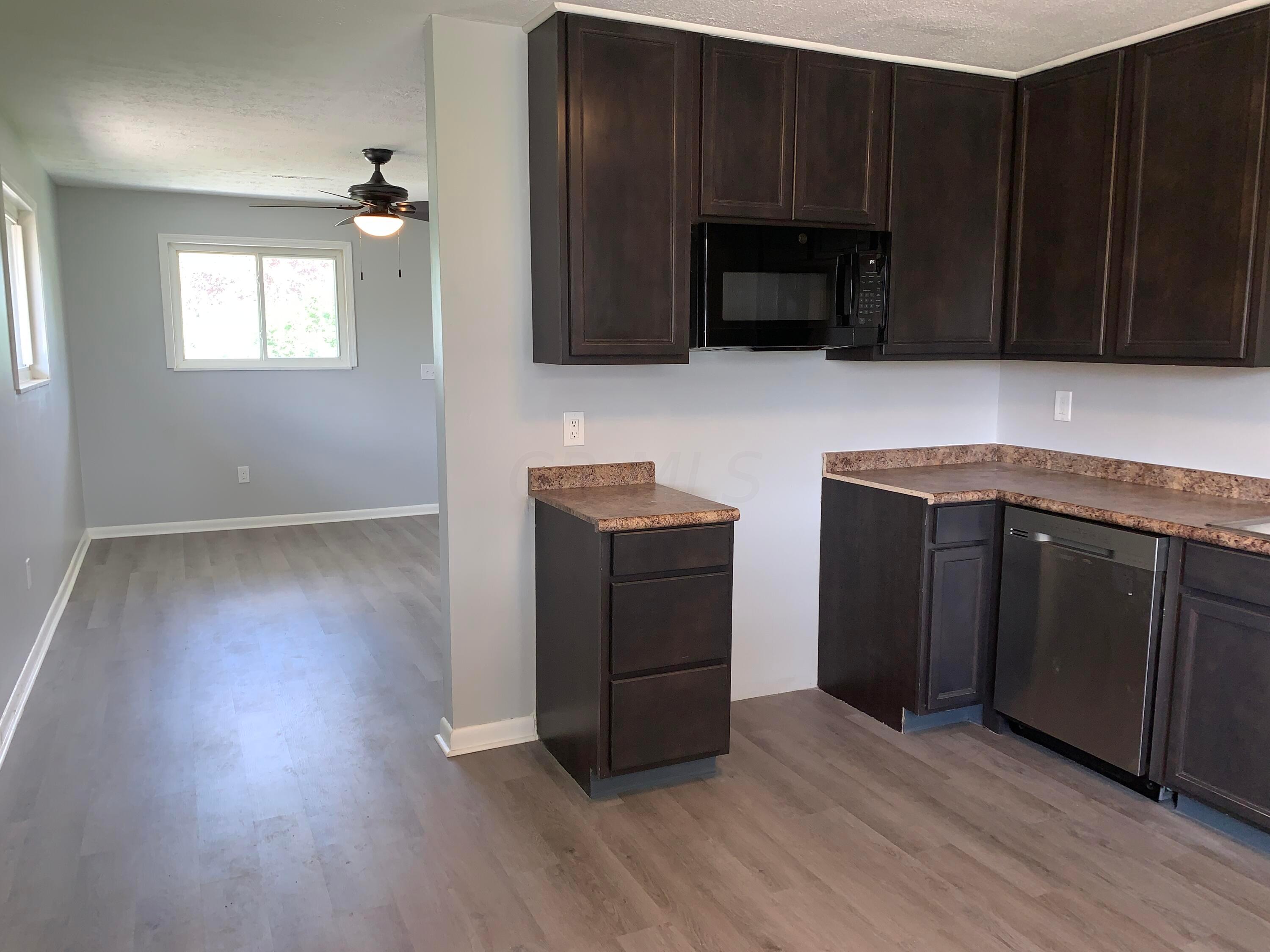925 Hilock Road Columbus, OH 43207 - Photo 8 of 18 80C82EAF-B81C-40B9-93AC-FEEF46A1E20D
