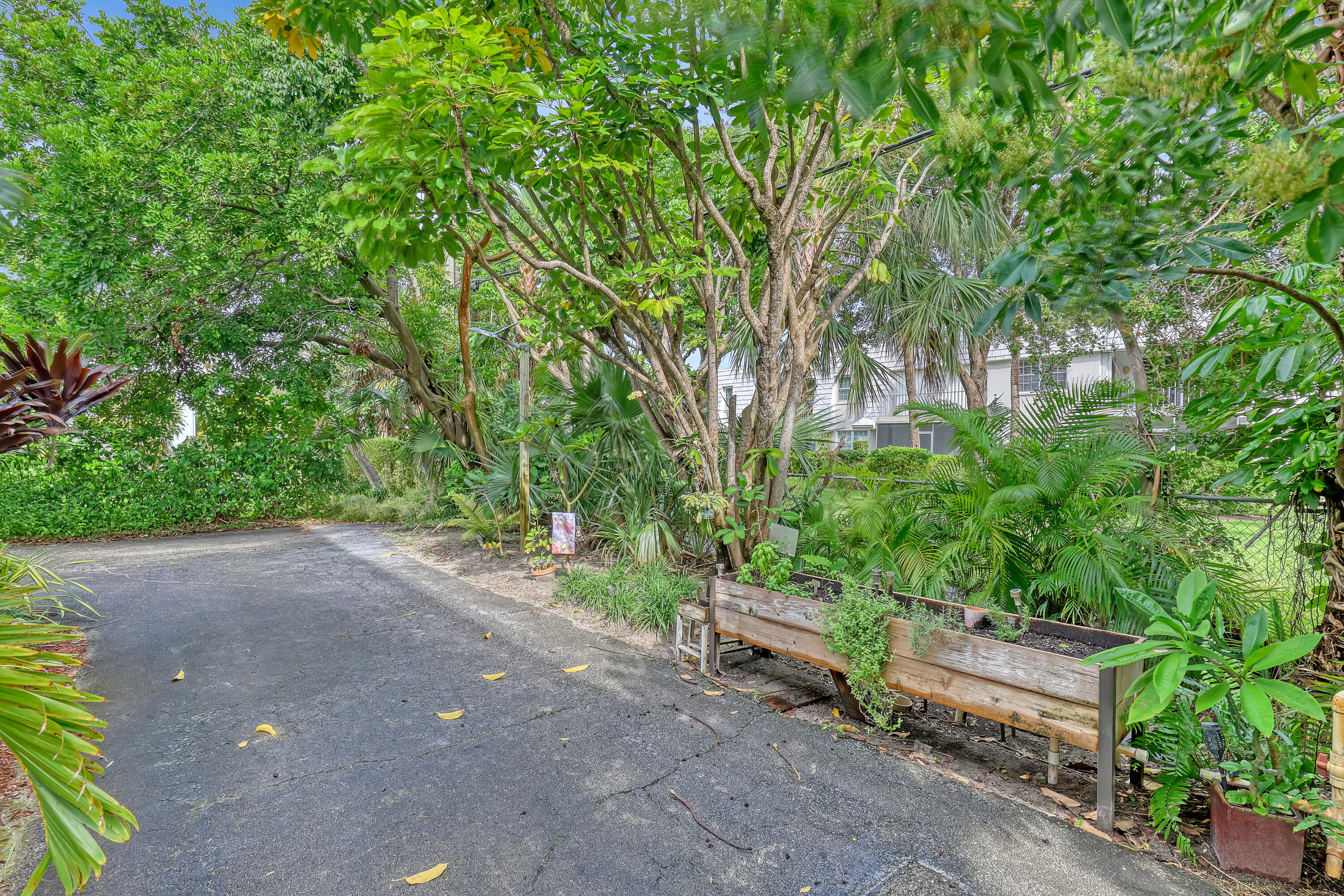 1280 Surf Road, Unit 202 Singer Island, FL 33404 - Photo 27 of 31 Exterior