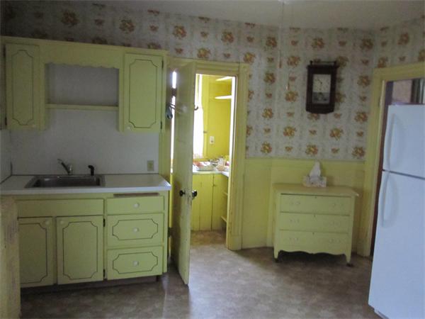16 Huntington Road Milton, MA 02186 - Photo 22 of 24 a bathroom with a sink a toilet and mirror