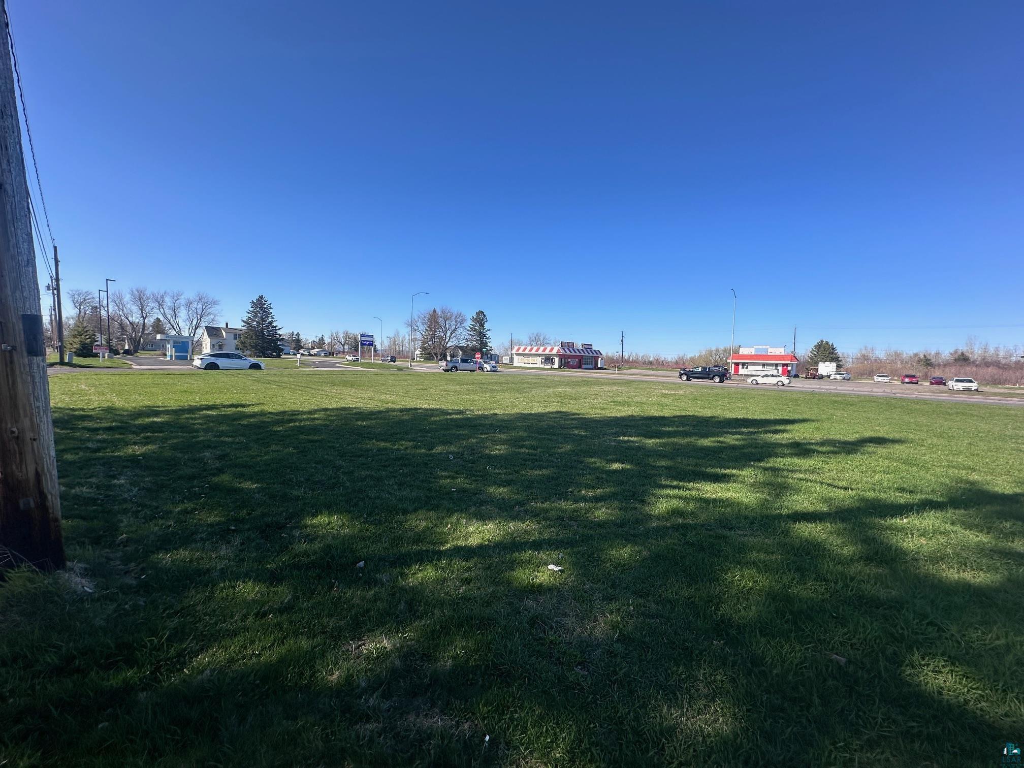 2802 East 2nd Street Superior, WI 54880 - Photo 7 of 8 View of grassy yard