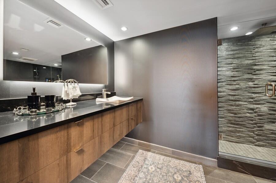 1400 South Ocean Boulevard, Unit N902 Boca Raton, FL 33432 - Photo 23 of 63 Guest Bath