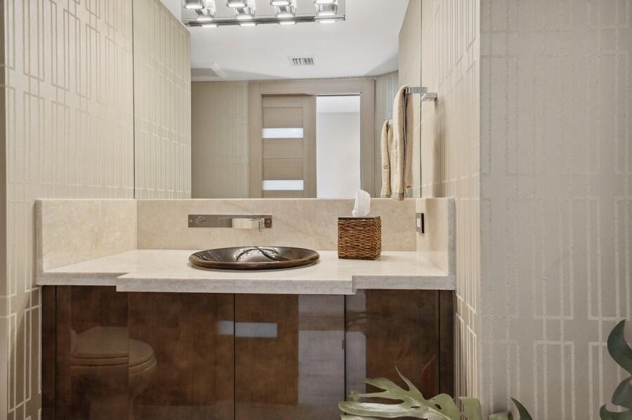 1400 South Ocean Boulevard, Unit N902 Boca Raton, FL 33432 - Photo 27 of 63 Powder Room