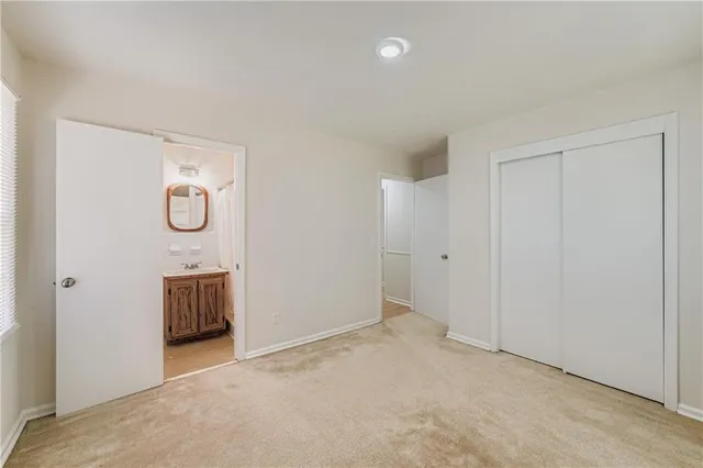an empty room with cabinet and mirror