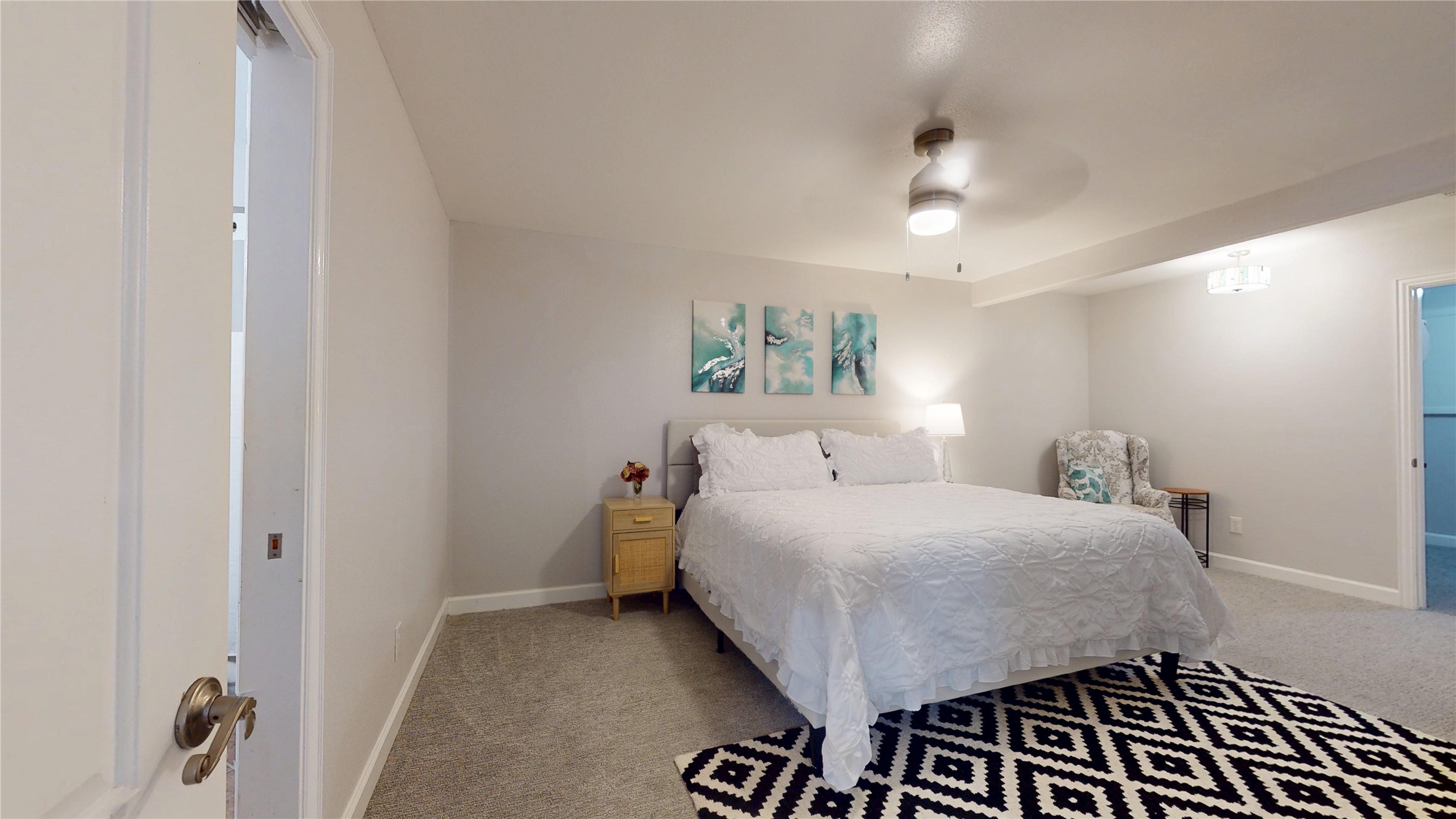 10429 Schaper Road Galveston, TX 77554 - Photo 4 of 31 Spacious bedroom with King bed, walk in closet, and en suite bathroom!