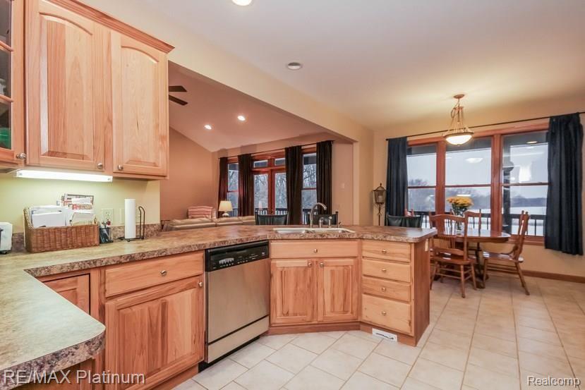 3468 South Latson Road Howell, MI 48843 - Photo 13 of 50 013-Kitchen-1472518-mls.jpg