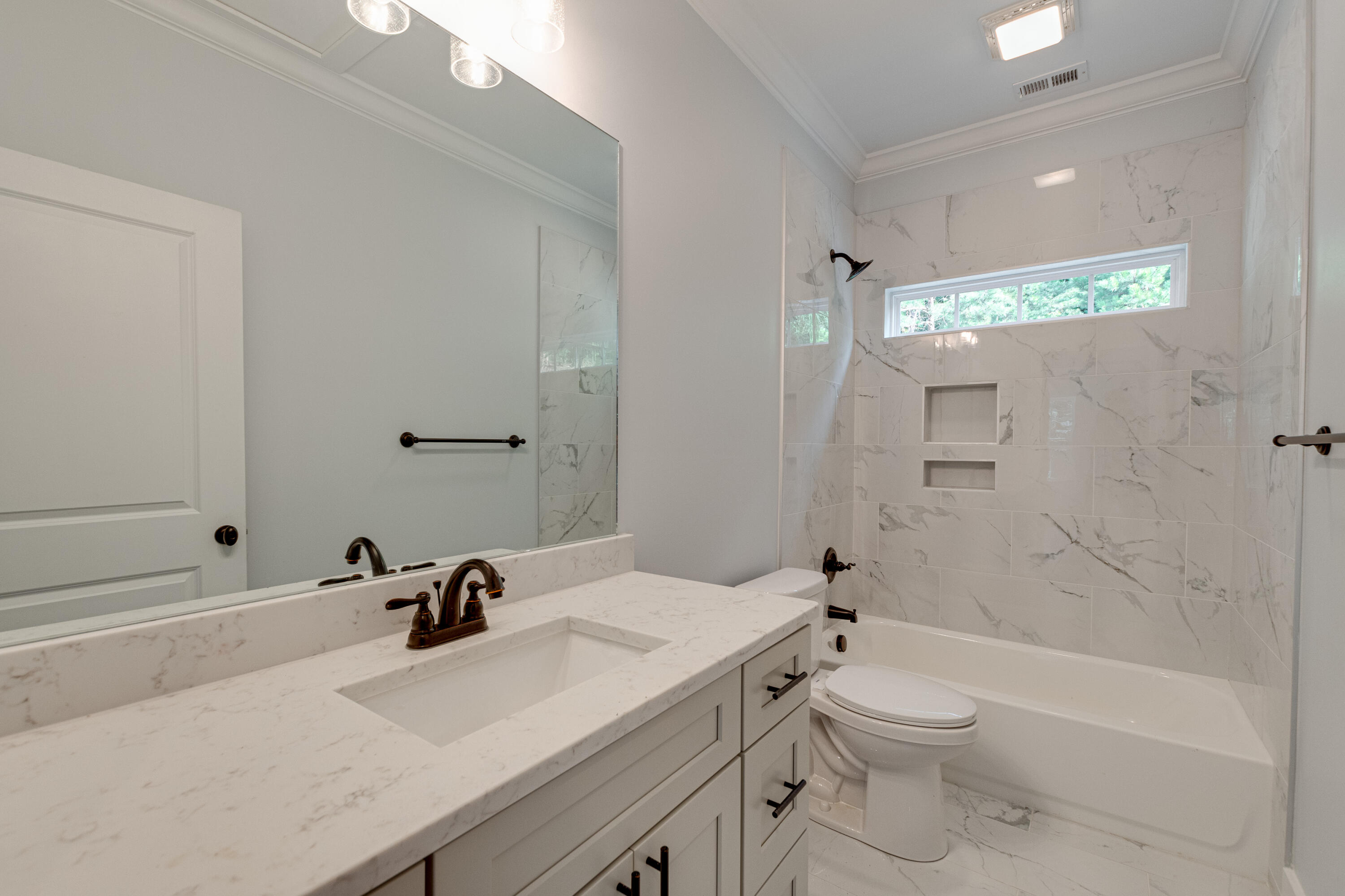 1095 Fernway Road Chattanooga, TN 37405 - Photo 17 of 27 1095 Fernway Rd interior-10