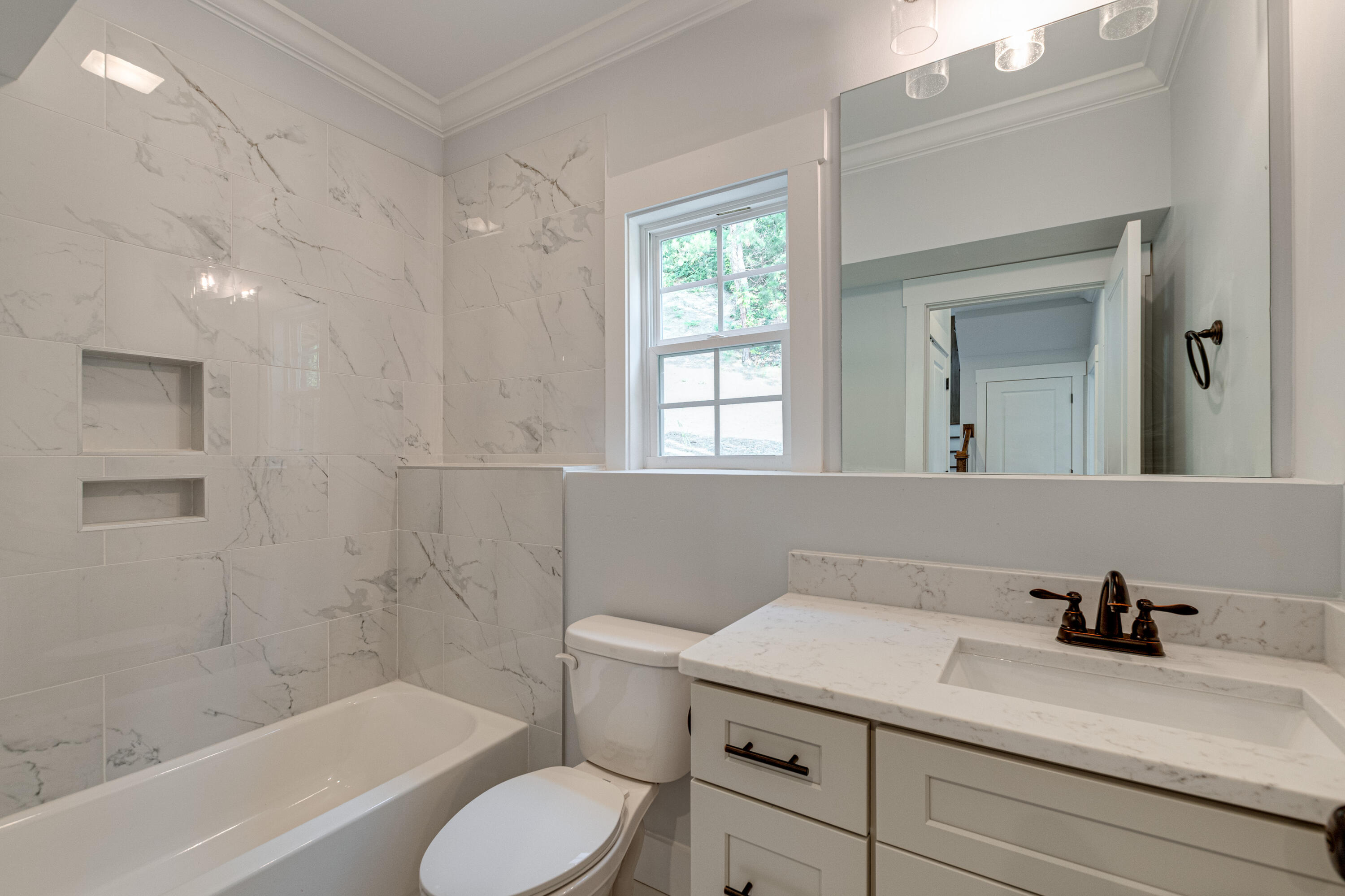1095 Fernway Road Chattanooga, TN 37405 - Photo 20 of 27 1095 Fernway Rd interior-13