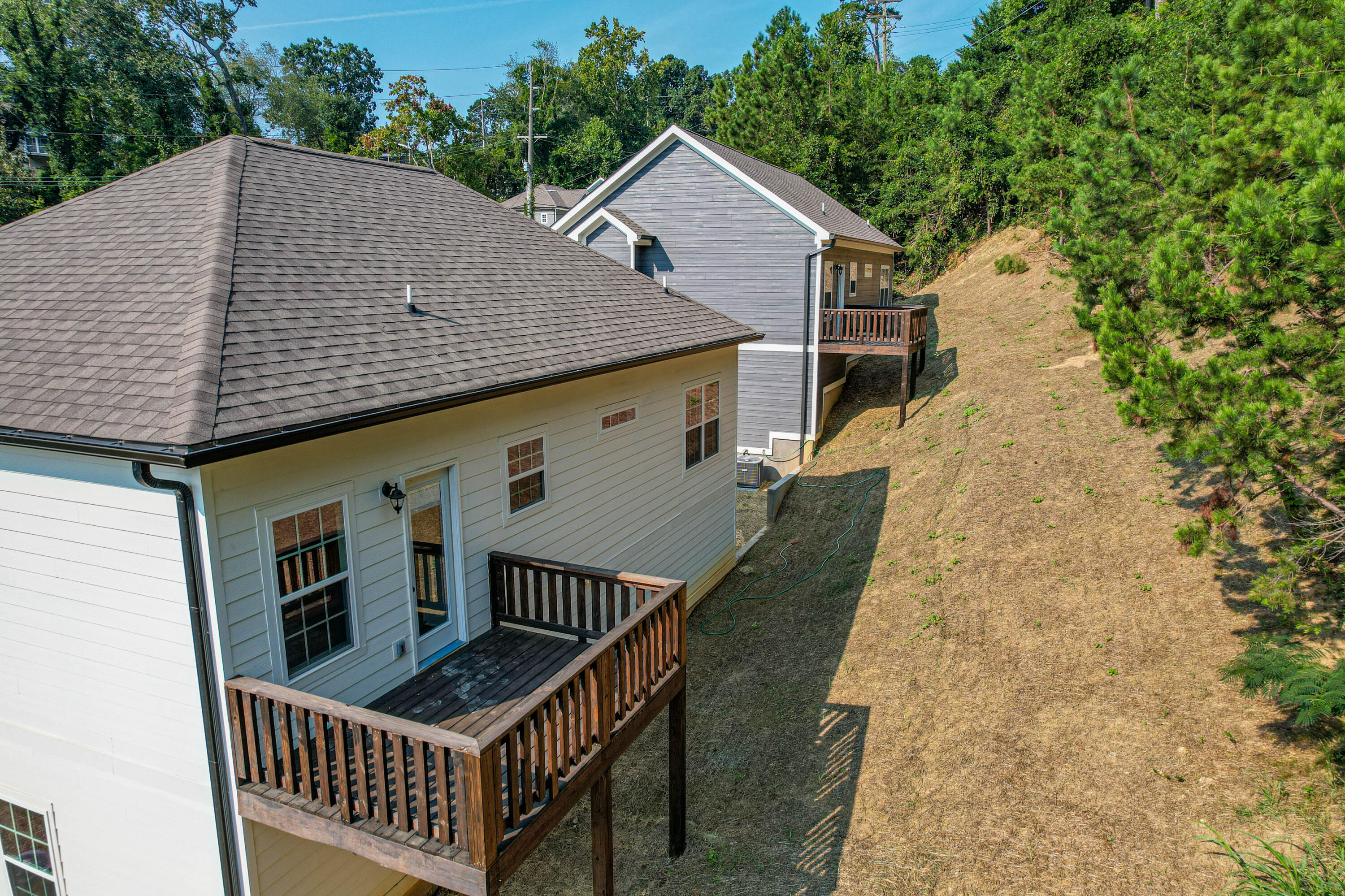 1095 Fernway Road Chattanooga, TN 37405 - Photo 3 of 27 1095 Fernway Rd exterior-3
