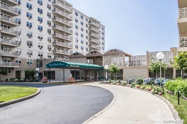 Oceanfront 2 BR-2BTH Terrace-Move In Condition!
