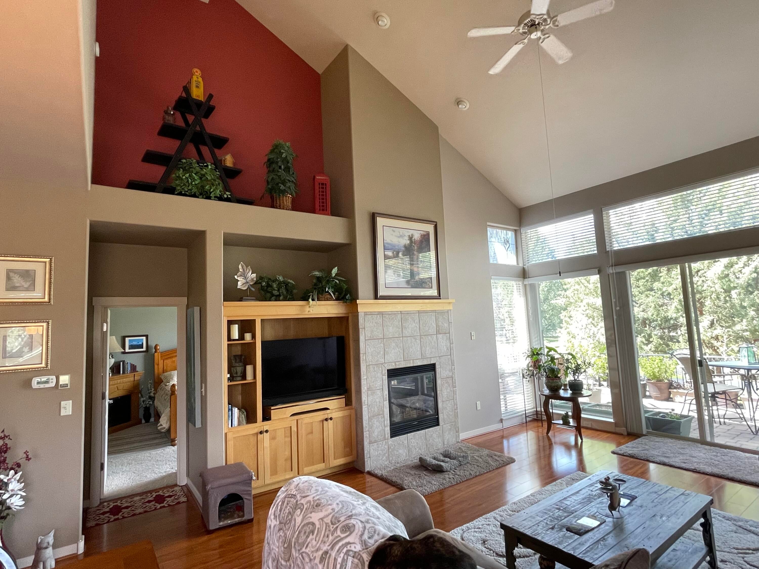1286 Highland View Loop Redmond, OR 97756 - Photo 7 of 36 Fireplace