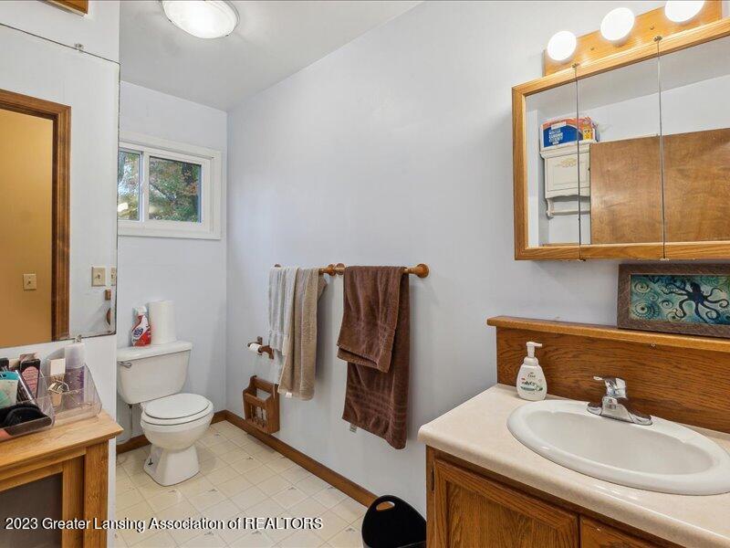 2117 South Waverly Road Eaton Rapids, MI 48827 - Photo 21 of 37 21-2117-S-Waverly-Rd-WindowStill-10