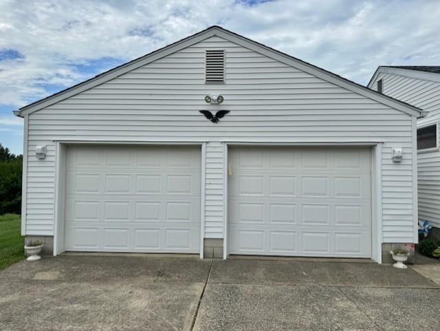 3938 Station Road New Castle, PA 16101 - Photo 3 of 23 a front view of a house