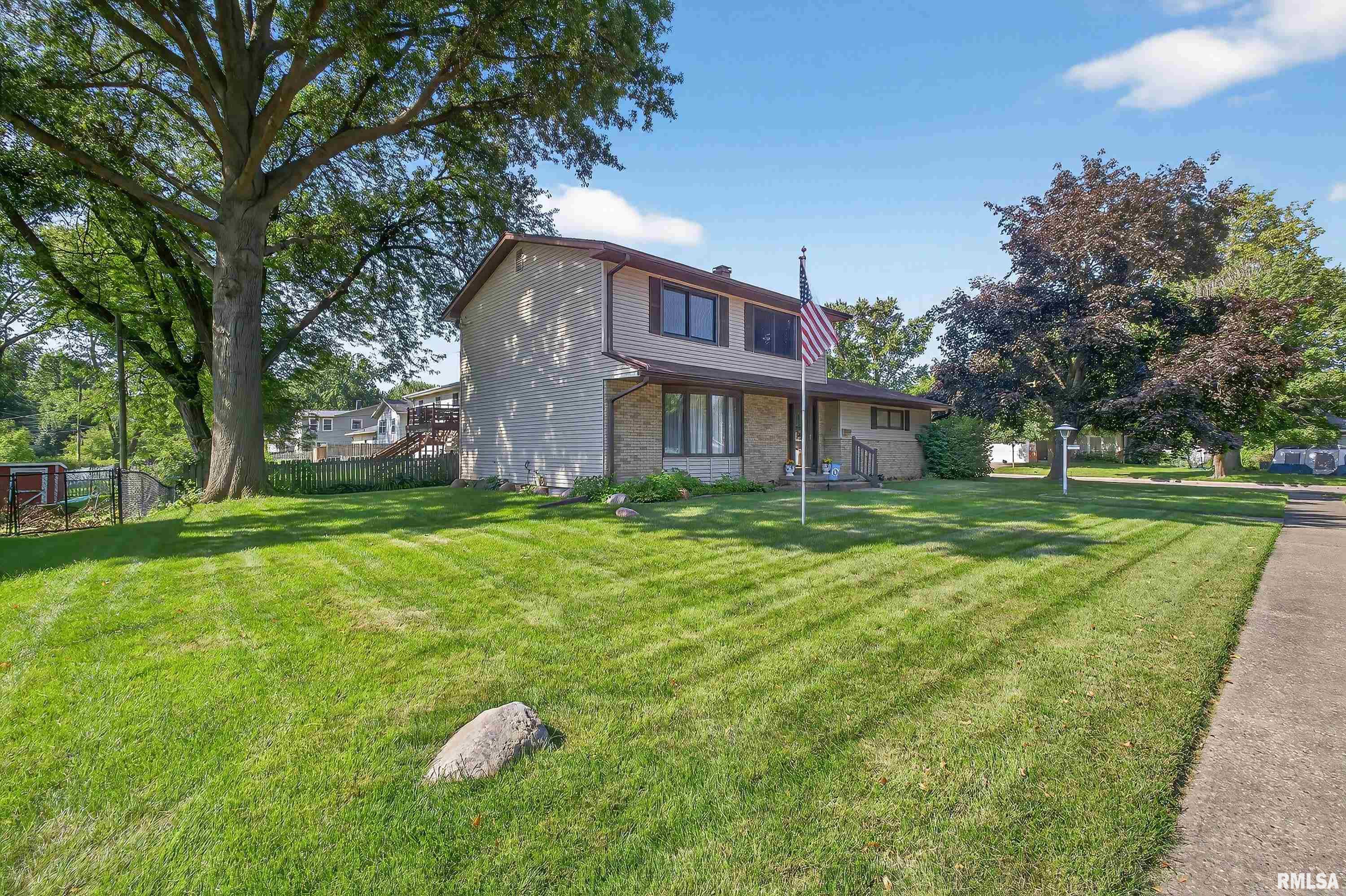 2882 Fairhaven Road Davenport, IA 52803 - Photo 2 of 39 Gallery Image 2