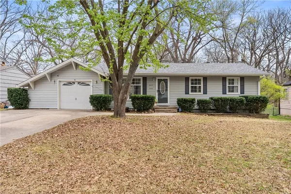 $250,000 | 409 Wilshire Boulevard, Liberty, MO 64068