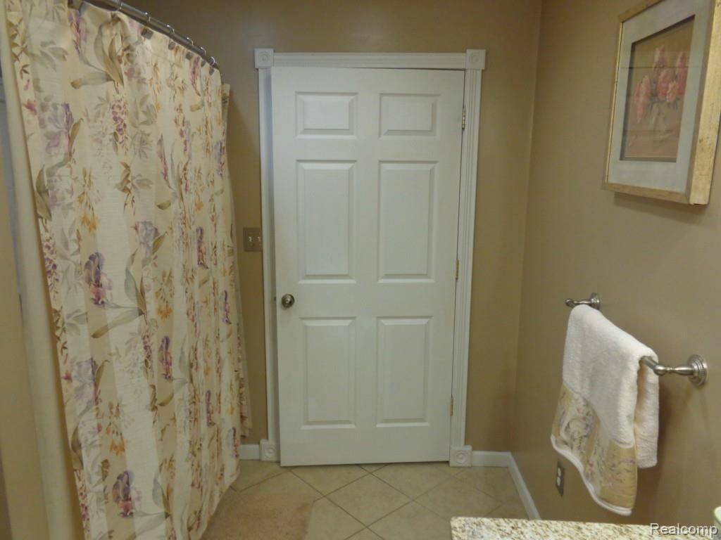 18660 Sumpter Road Belleville, MI 48111 - Photo 13 of 36 Main Floor Bath #3