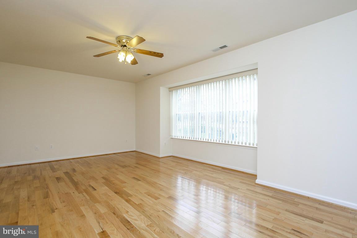 1213 Shesley Road Edgewater, MD 21037 - Photo 6 of 30 Living Room