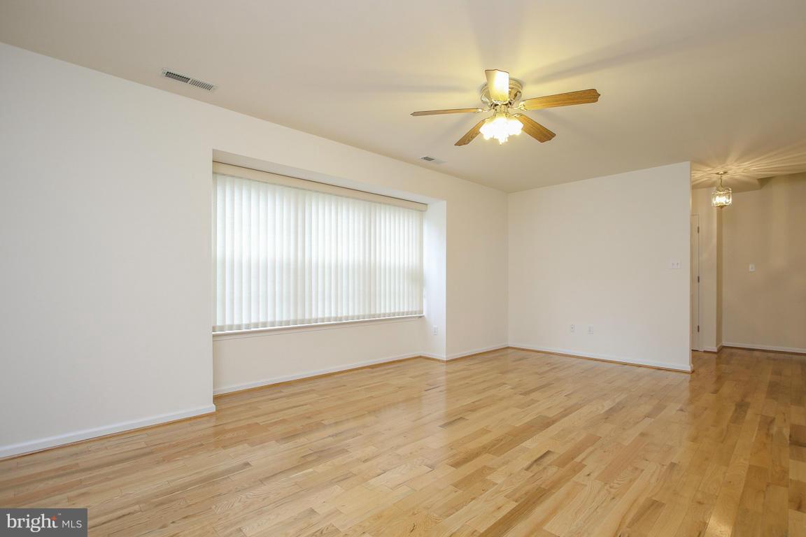 1213 Shesley Road Edgewater, MD 21037 - Photo 7 of 30 Living Room