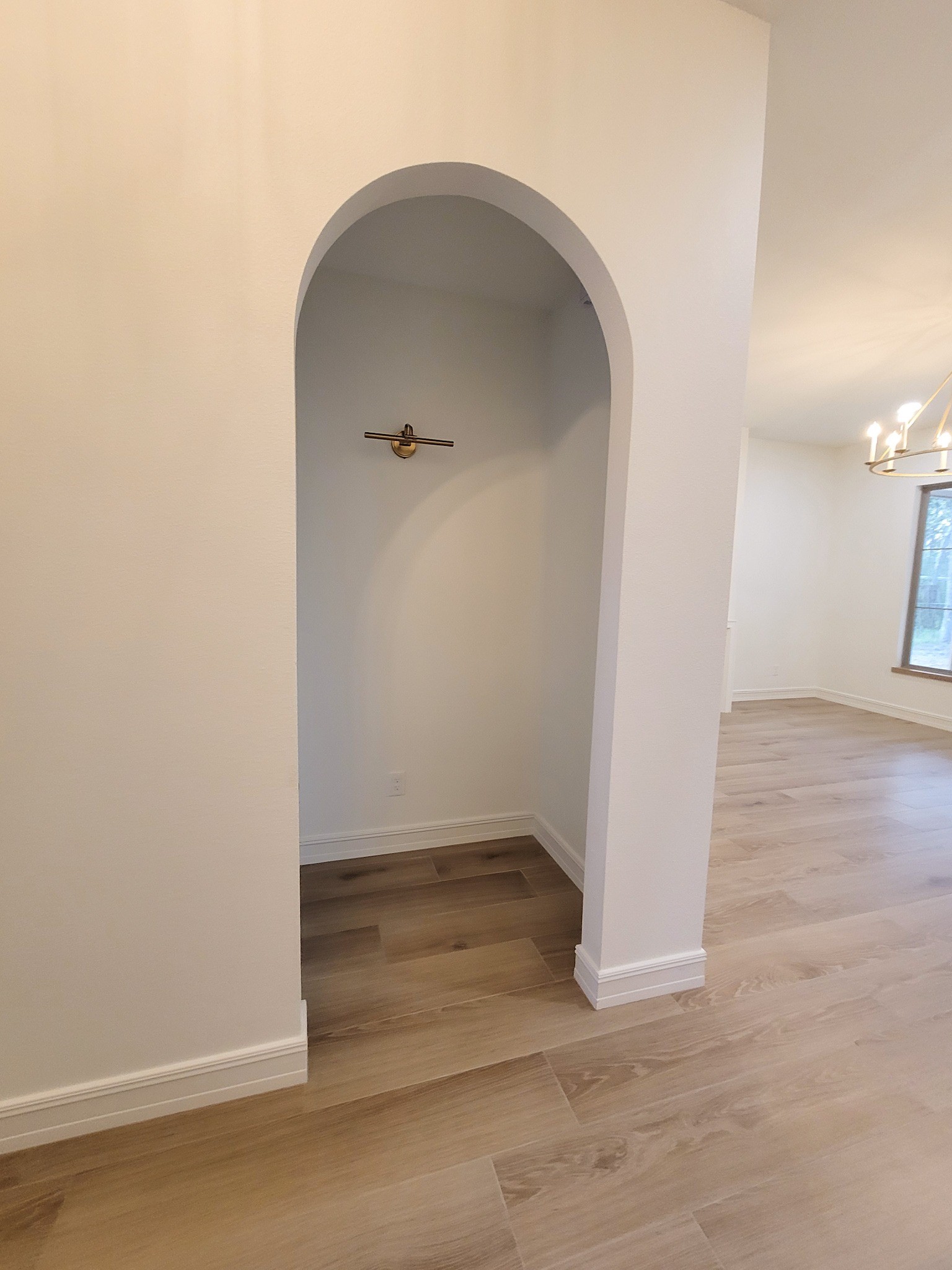 6202 Johnson Road Orange, TX 77632 - Photo 21 of 26 an empty room with wooden floor and windows