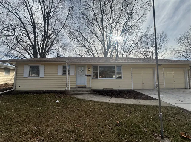 $299,900 | 1940 Richard Street, Aurora, IL 60506