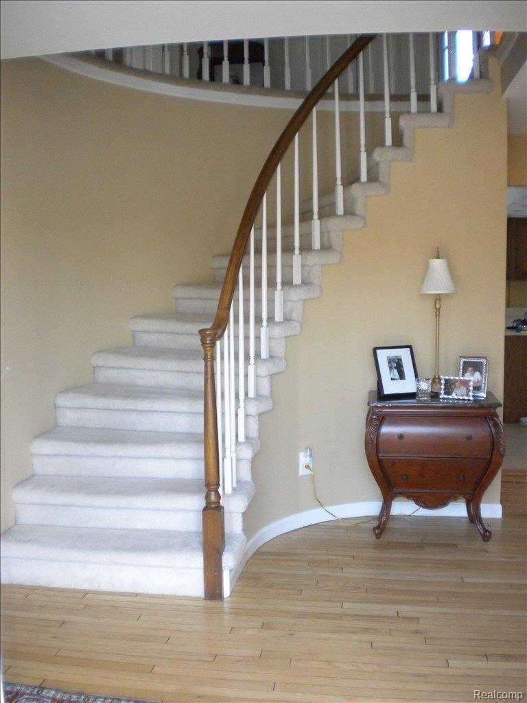 1795 Quincy Drive Rochester, MI 48306 - Photo 2 of 11 FOYER